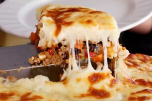 Explora el pastel argentino de carne, un placer culinario tradicional Explora el pastel argentino de carne, un placer culinario tradicional
